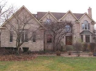 28W231 Oak Creek Ct, West Chicago, IL