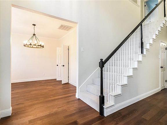 5th image of 813 Aylesbury Dr