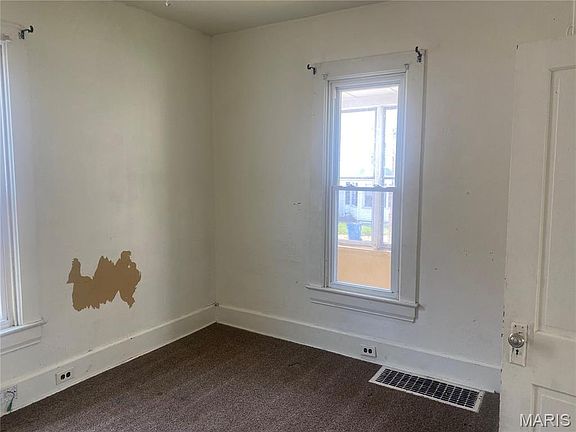 5th image of 1105 W 9th St