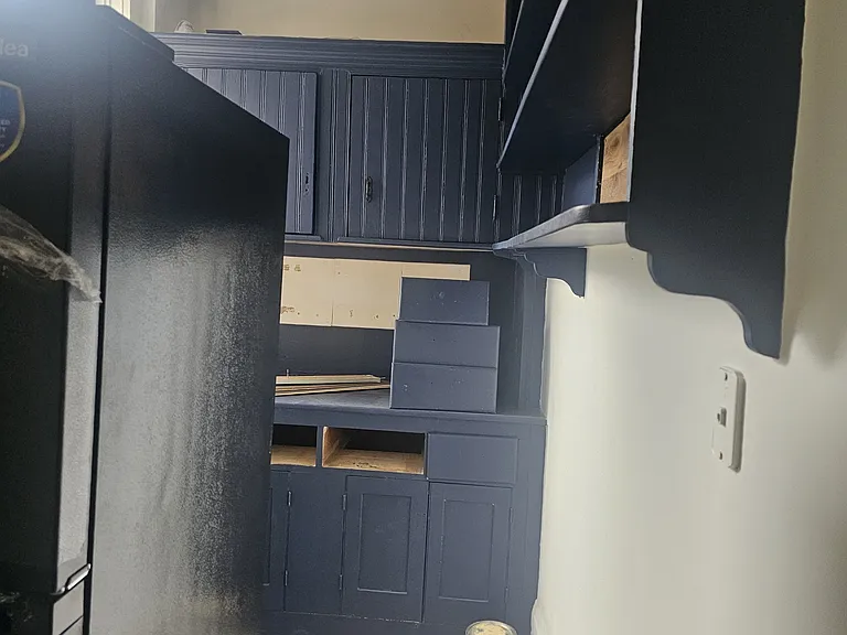 Pantry room area would make a nice office, too.