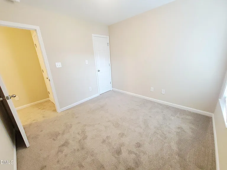 411 Whitehall Ct — Photo 43