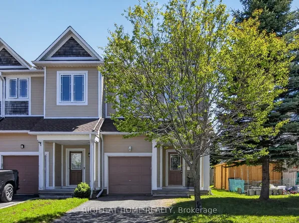 207 Catamount Ct, Ottawa, ON K2M 0A8