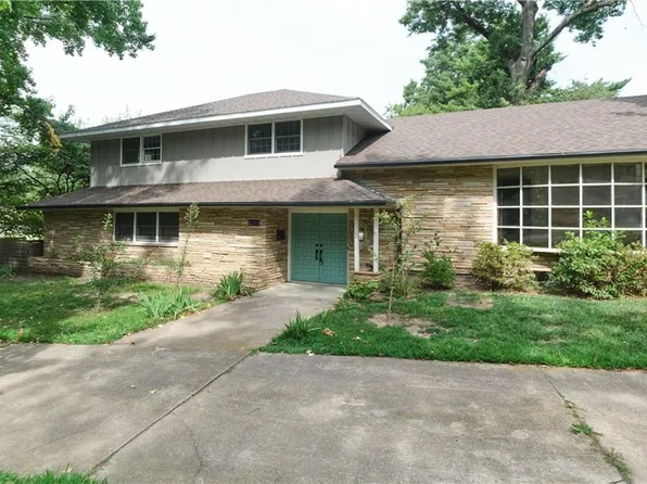 702 Elmwood Ln, Pittsburg, KS 66762