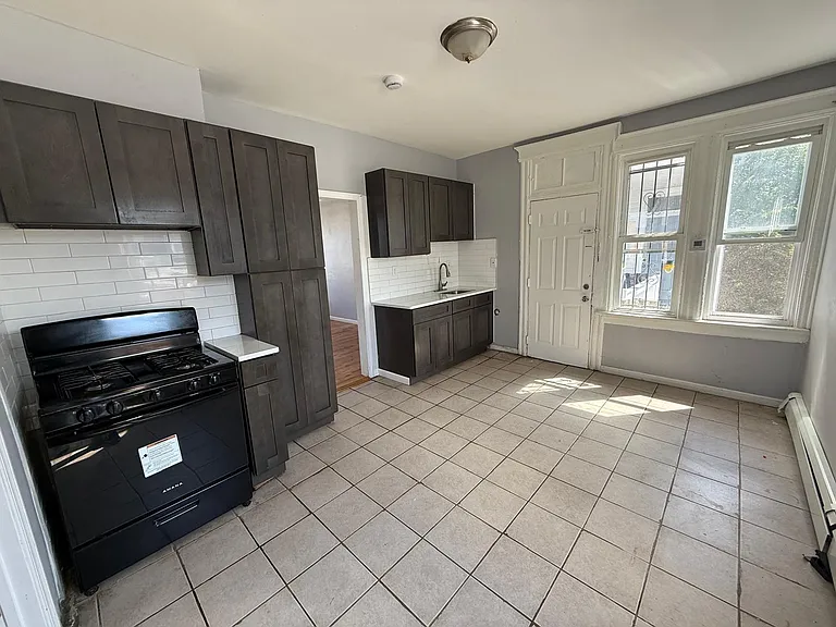 544 Grove St — Photo 15