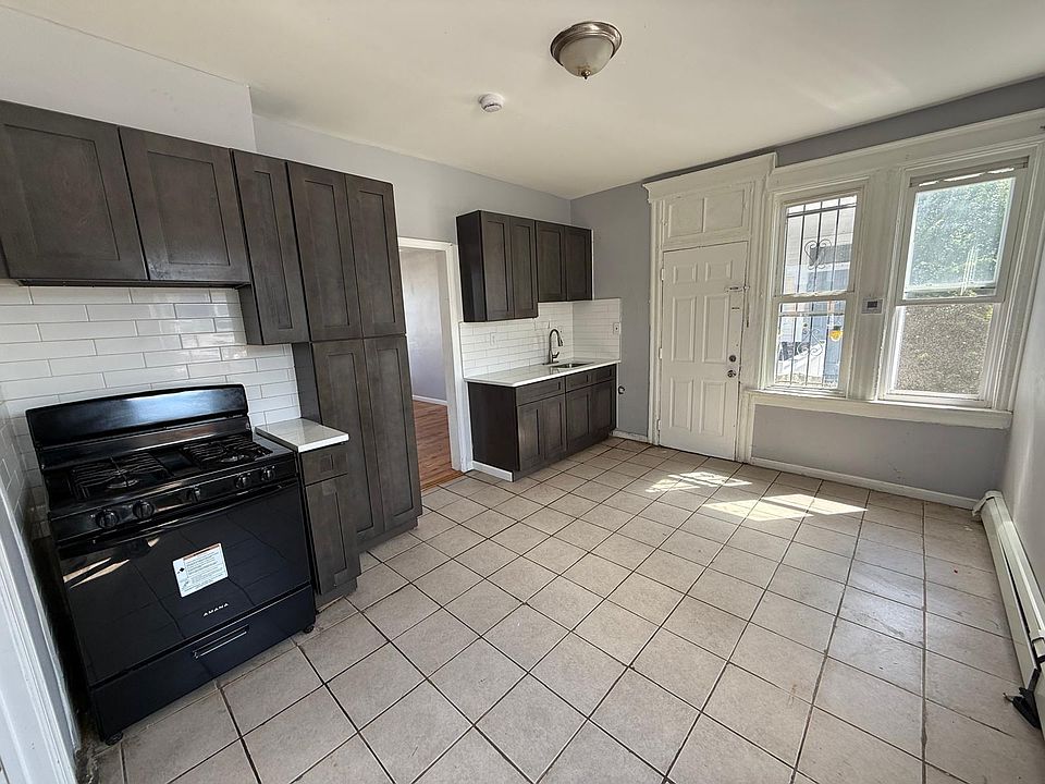 1st image of 544 Grove St #6