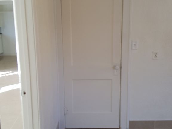3rd image of 319 Kenilworth Blvd #B