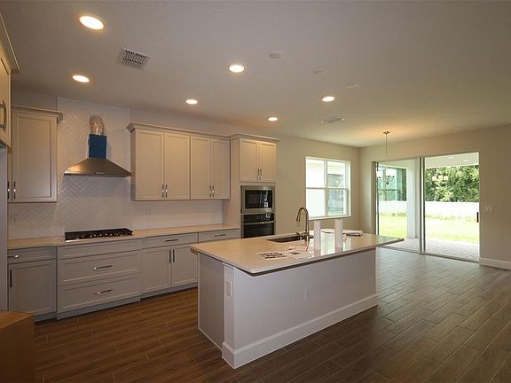 4th image of 1284 Hyde St