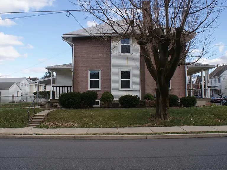 130 N Walnut St — Photo 3