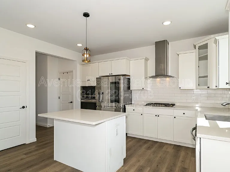608 Highland Prairie Dr — Photo 8