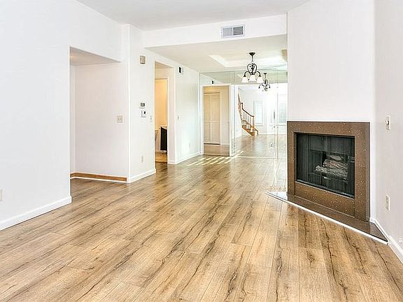 3rd image of 5145 Yarmouth Ave Unit 30
