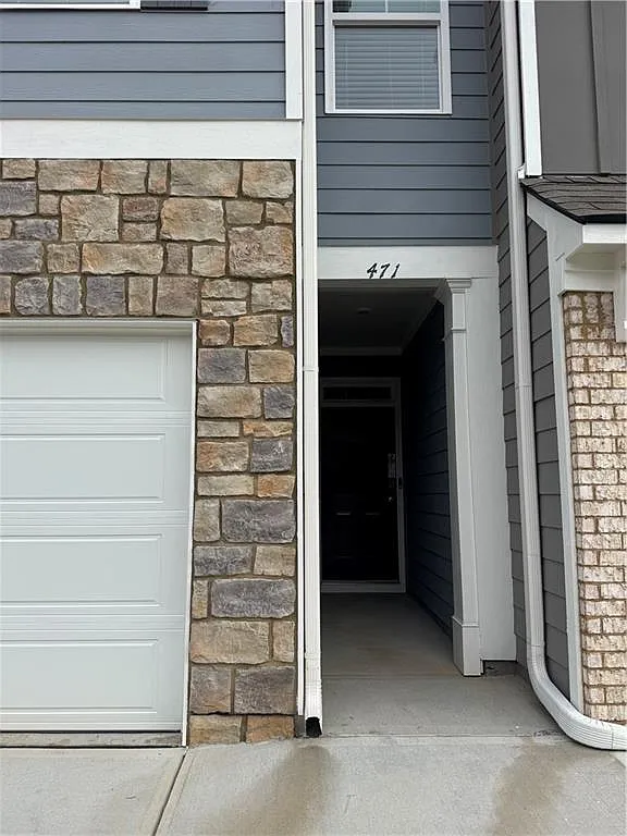 4 bed, 2.5 bath, 1925 sqft, $2,350 — Photo 3