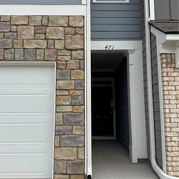 471 Stoneybrook Dr — Photo 3