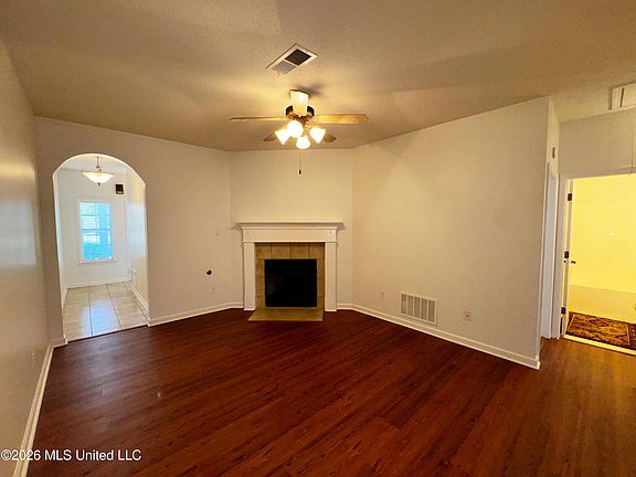 3rd image of 856 Cardinal Ln