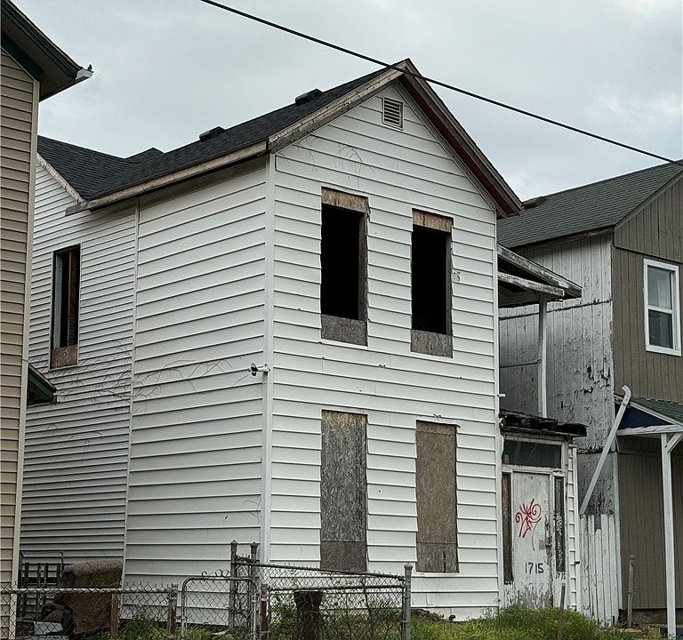 1st image of 1715 E 5th St
