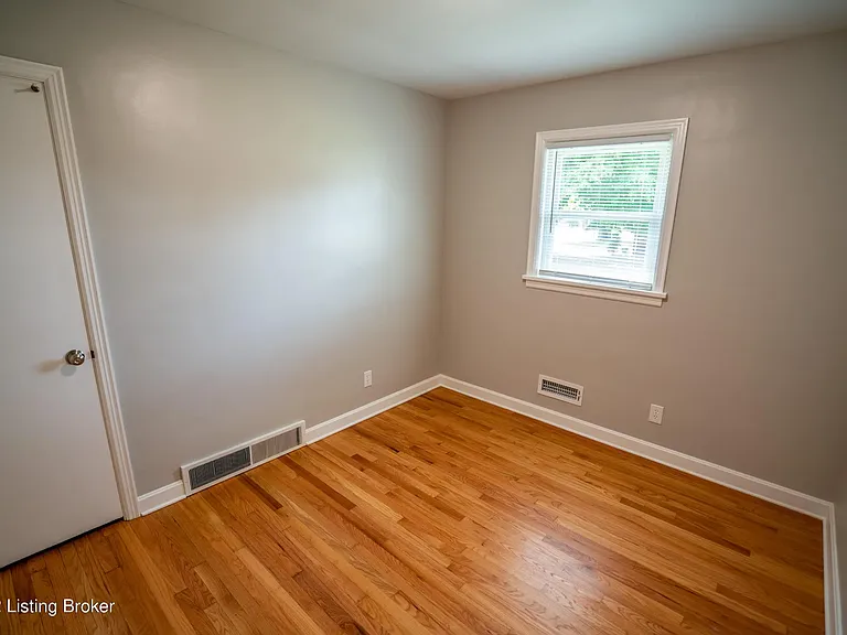 9008 Haviland Ave — Photo 24