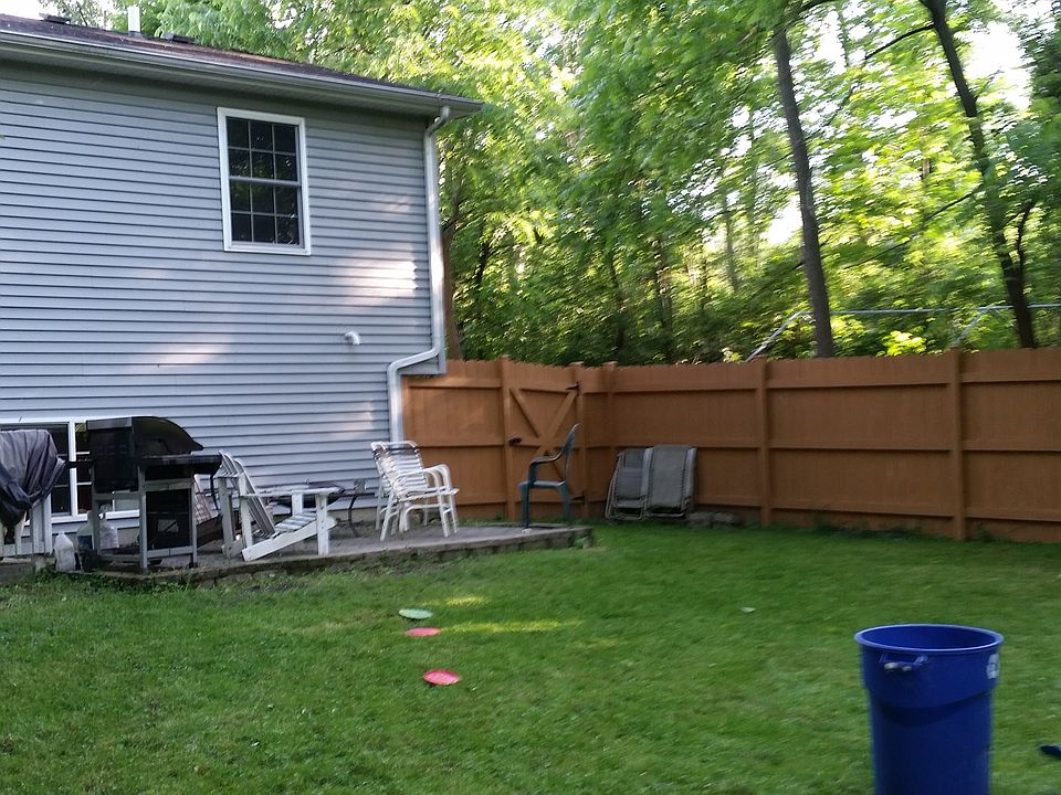1st image of 256 E Shorewood Dr