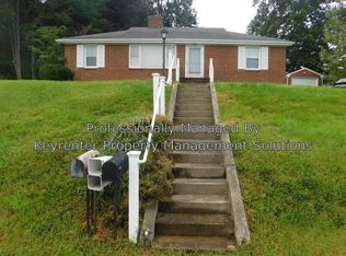 920 Grove Ln, Staunton, VA 24401