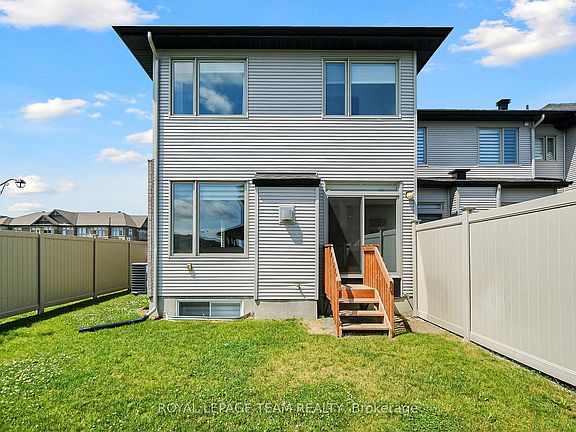 4th image of 799 Cairn Cres