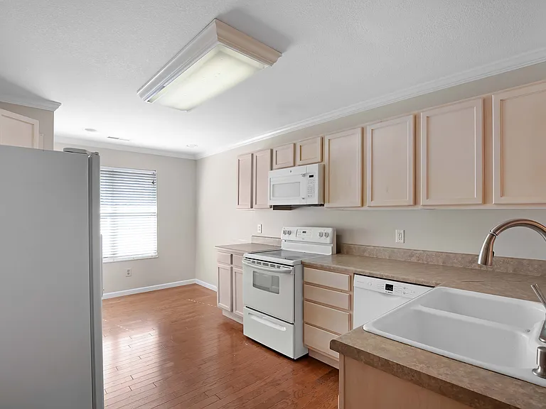 6916 La Christa Way #120 — Photo 7
