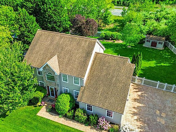 3rd image of 101 Sweethollow Dr