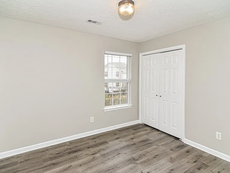 1604 Zurich Dr — Photo 12