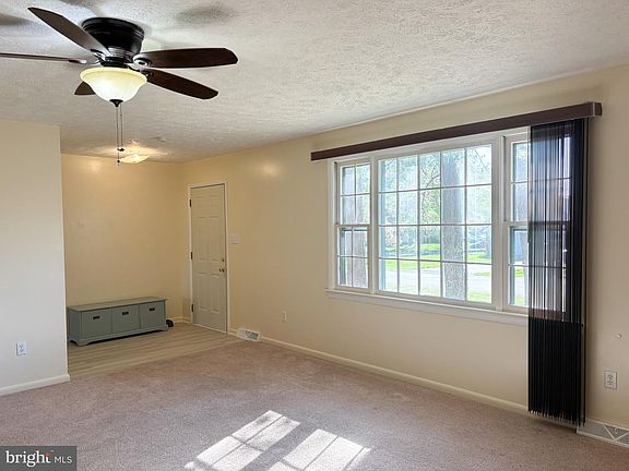 5th image of 102 Carroll Dr