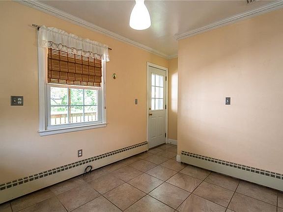 5th image of 57 Serpentine Dr