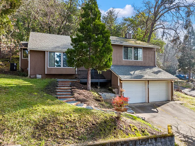 1634 NE Terrace Dr — Photo 17