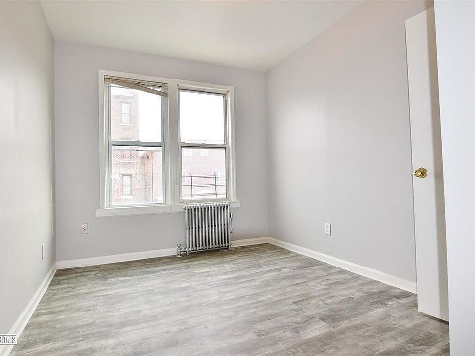 2nd image of 324 E 9th St APT 2