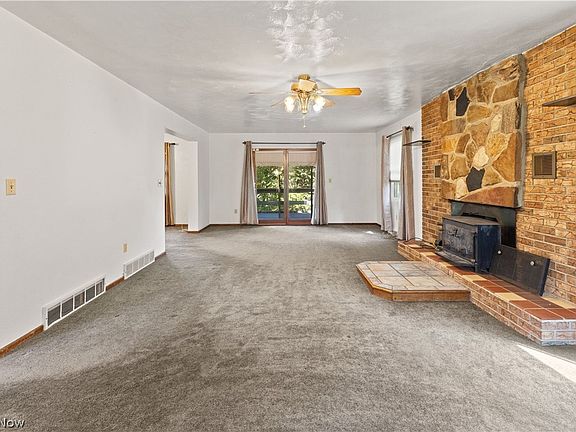 4th image of 271 Seneca St
