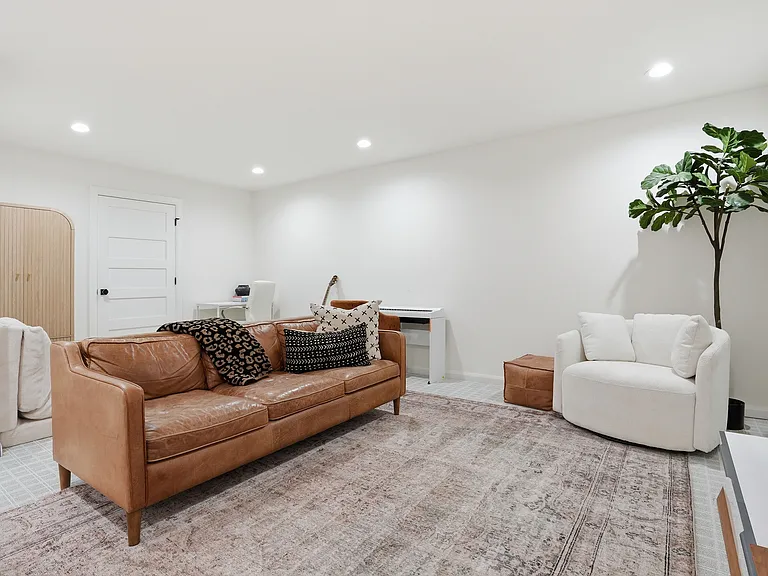 3917 S Madison Ave — Photo 33
