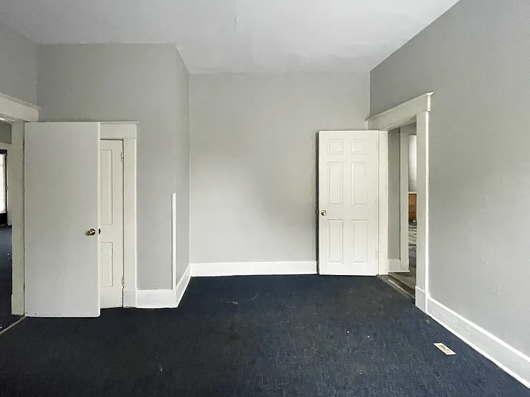 626-628 W Main St — Photo 37