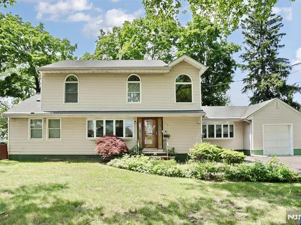 703 Chadwick Dr, Paramus, NJ 07652