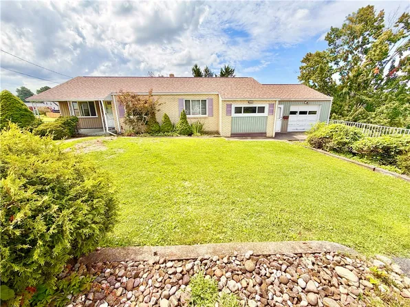 5 Suncrest Ln, Uniontown, PA 15401