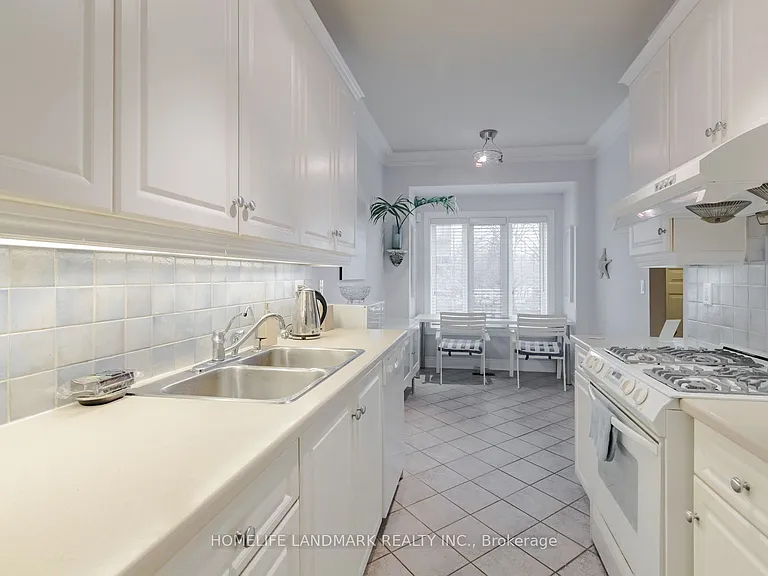 2283 Lake Shore Blvd W #B — Photo 9
