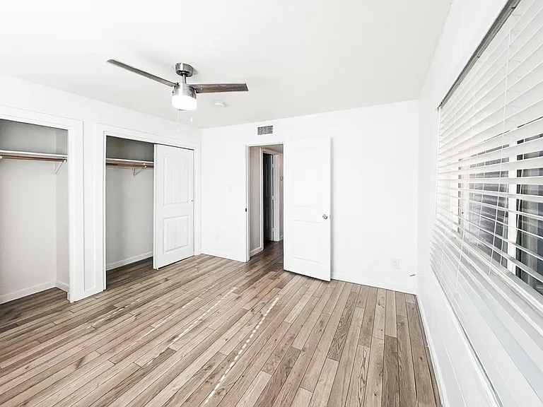 1911 E Amelia Ave #7 — Photo 23