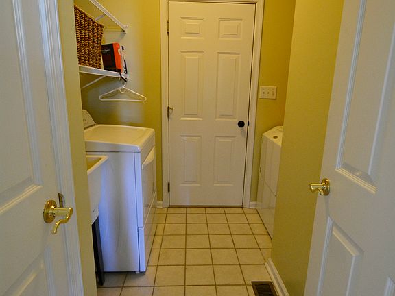 2nd image of 1904 Bayside Dr