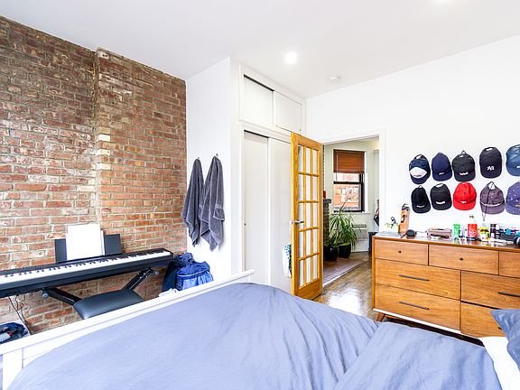 3rd image of 252 W 20th St APT 6B