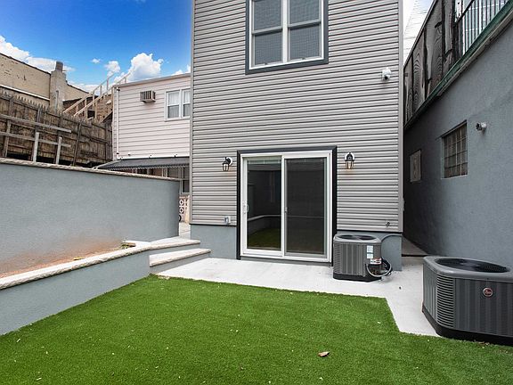 3rd image of 1009 W Side Ave #1