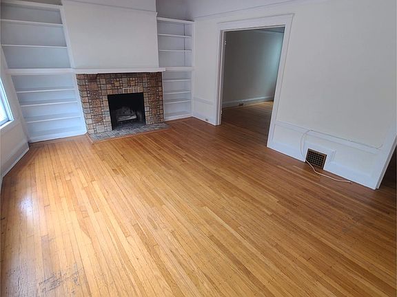4th image of 1639 Lincoln Way