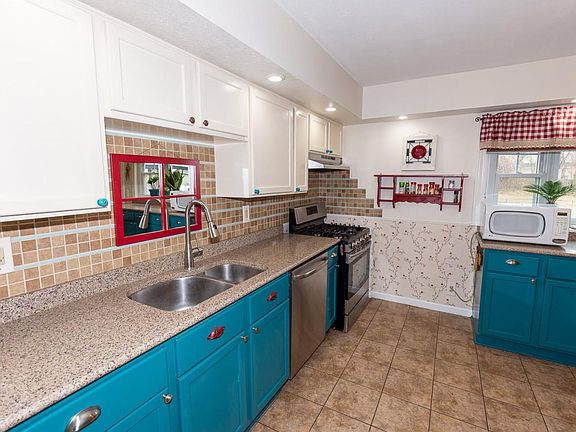 4th image of 1527 Garden St