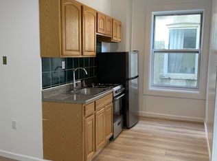 32-40 44th St #2R, Astoria, NY 11103