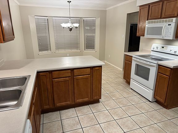 3rd image of 6508 Cathy Ave NE
