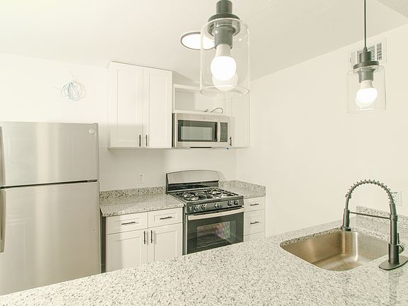 4th image of 4589 Orchid Dr #2