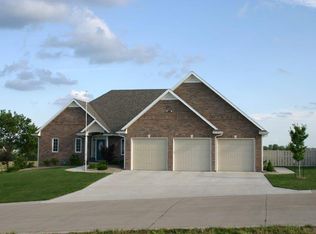 1104 Brookmount Dr, Maryville, MO 64468