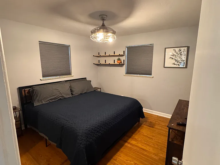 Primary Bedroom - King Size Bed / Ceiling Fan