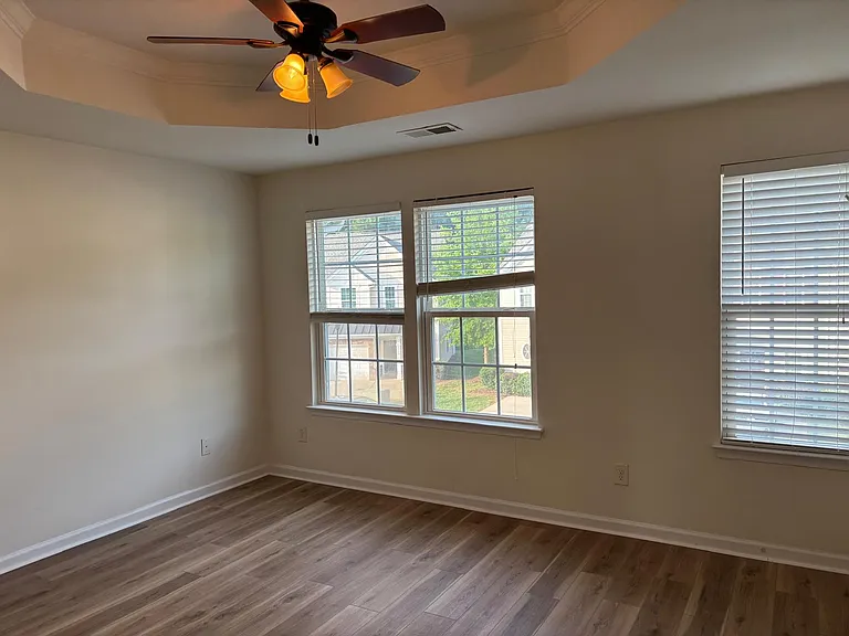 2528 Silverthorn Dr — Photo 11