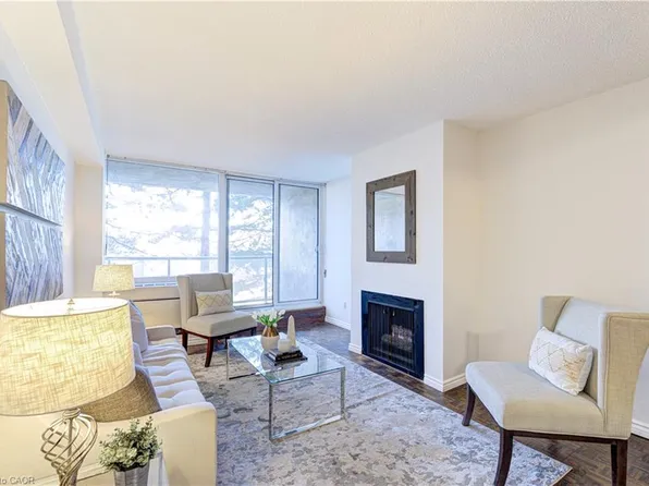20 Speers Rd #304, Oakville, ON L6K 3R5