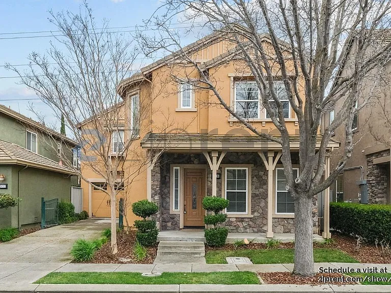 9208 Hallmark Pl — Photo 1