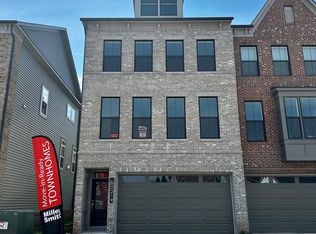 5219 Ridgeview Retreat Dr, Chantilly, VA 20151